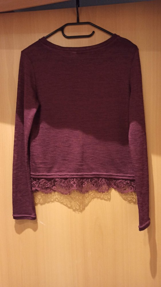 Süßes Langarmshirt mit Spitze, Größe XS