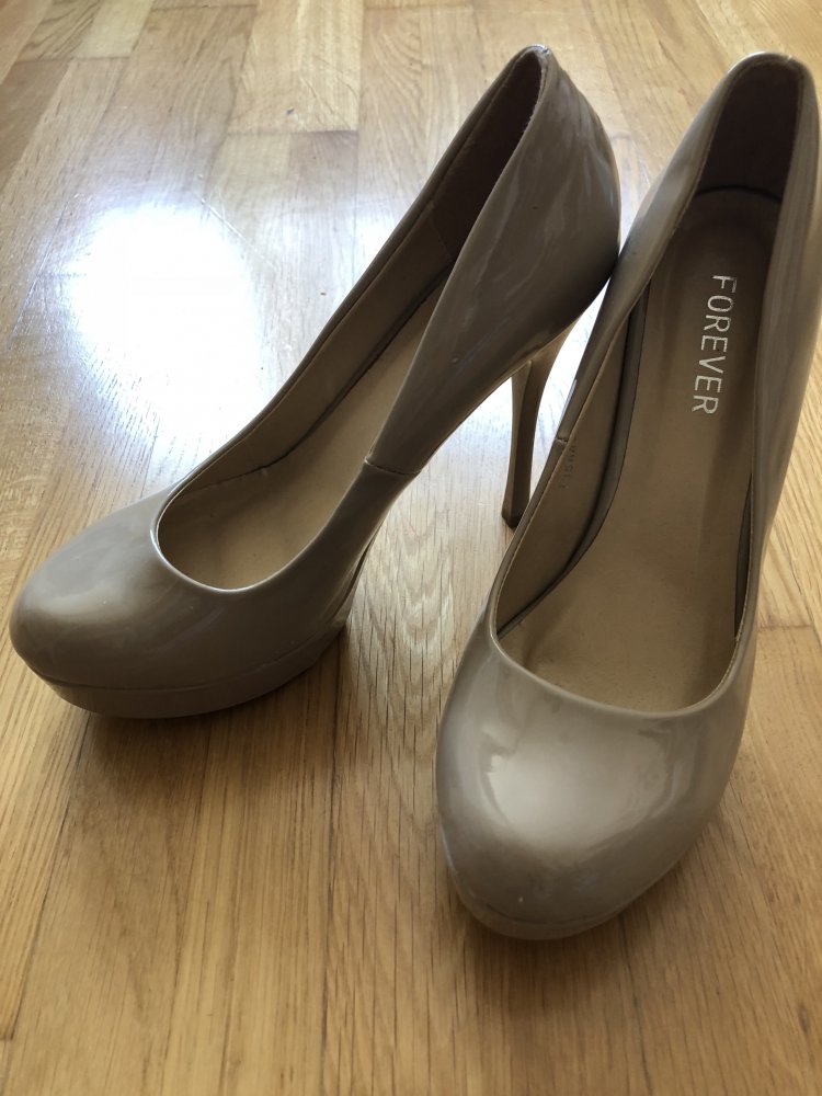 beige Lackpumps:)