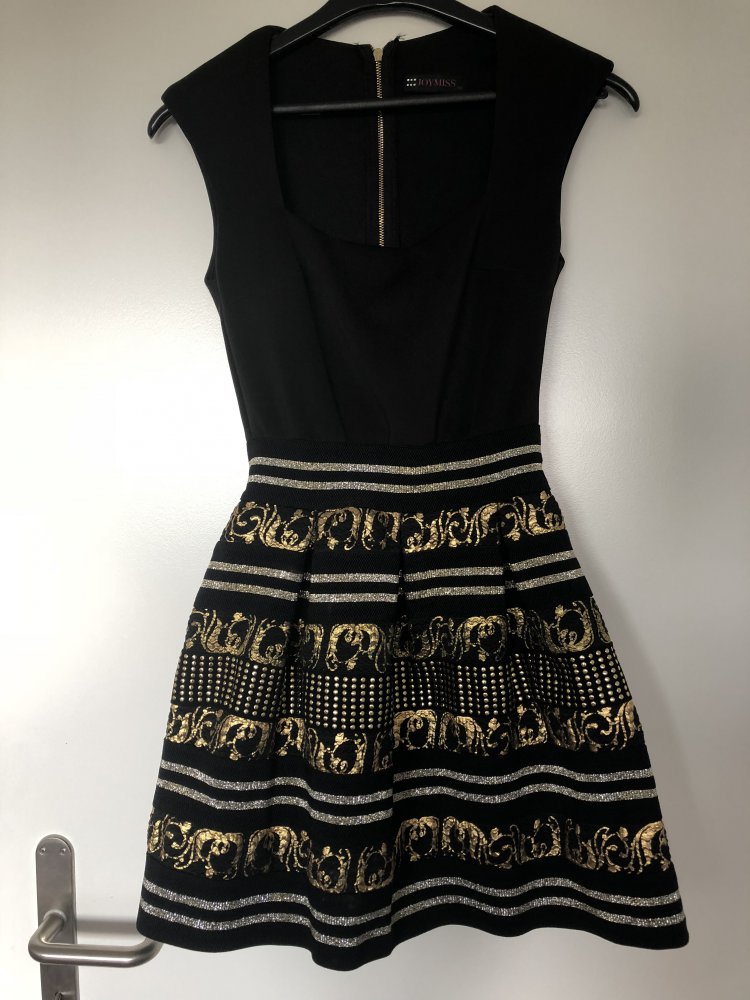 elegantes Kleid mit Golddetails:)