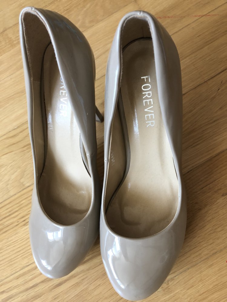 beige Lackpumps:)