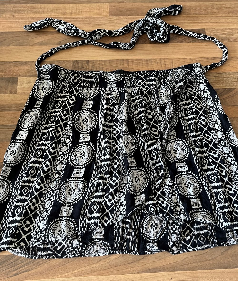 Amisu Ethno Wickelrock Gr.36 schwarz weiß
