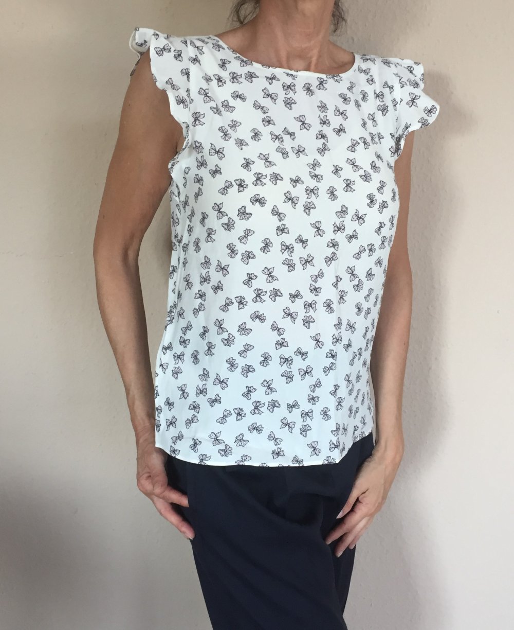 Motivi Volants Bluse Gr.34 mit Rücken Cut Out weiß Schleifen Print