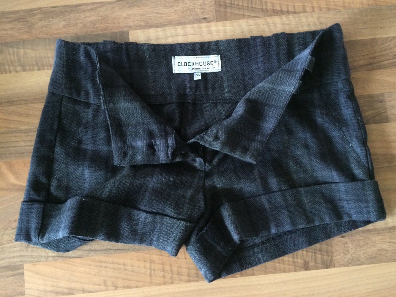 C&A Hot Pants kariert mit Umschlag Gr.36 schwarz / grau, ideal für Herbsttage