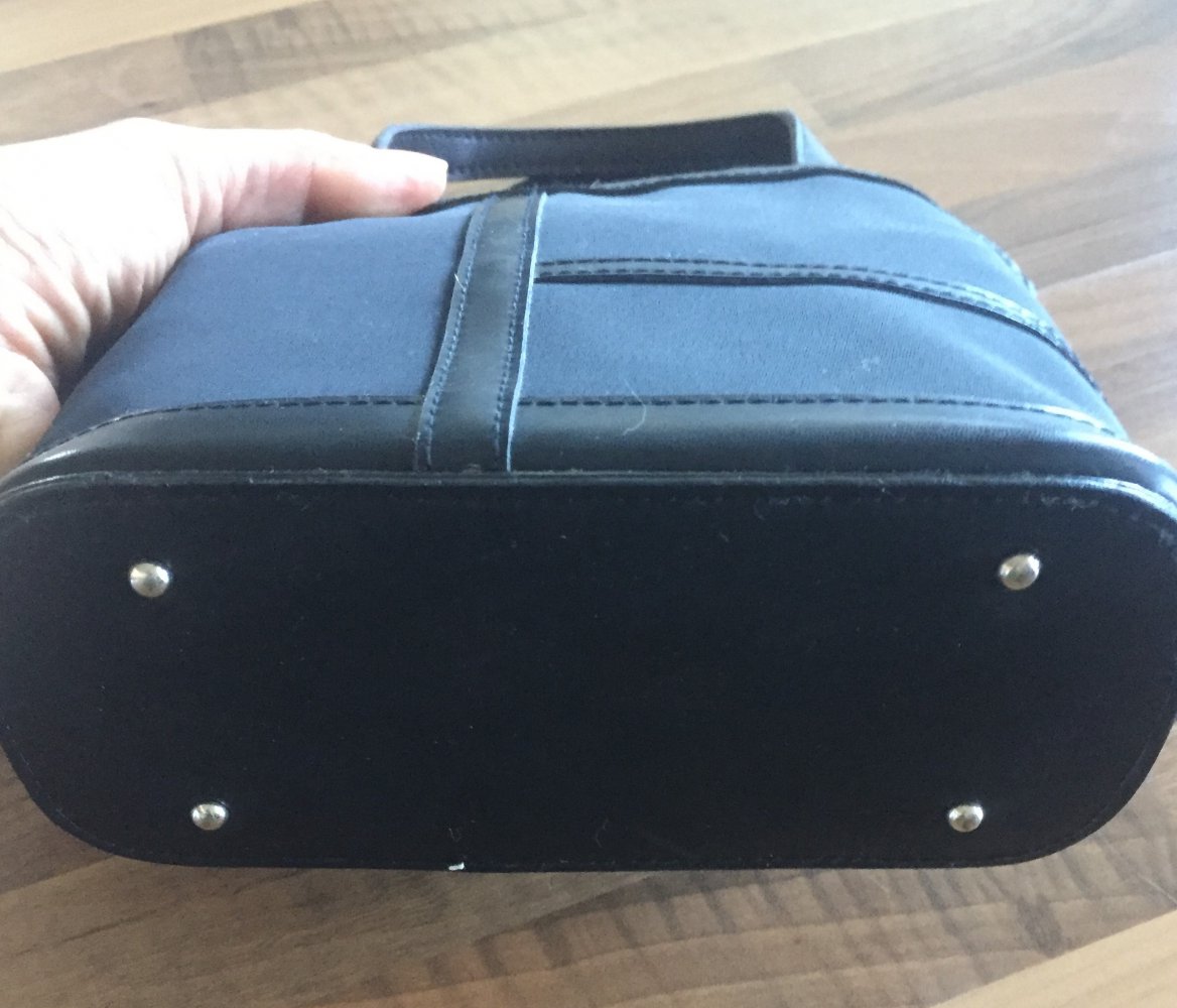 Liz Claiborne Kosmetiktasche / Mini Handtasche / Kulturbeutel