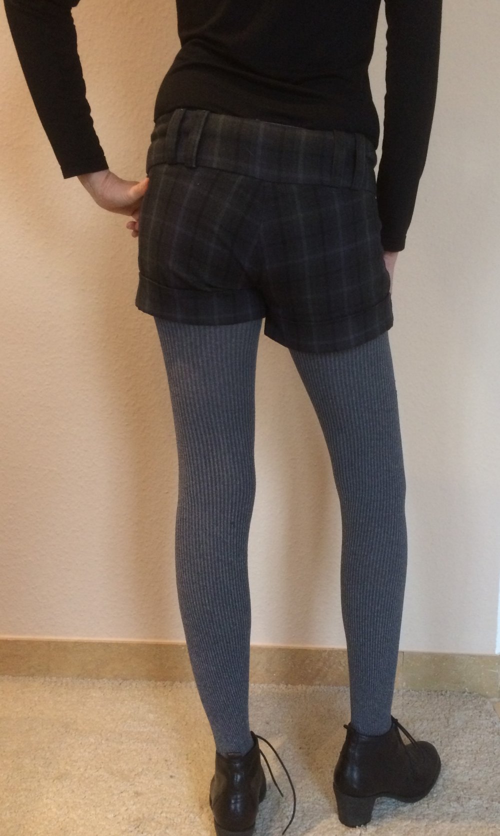 C&A Hot Pants kariert mit Umschlag Gr.36 schwarz / grau, ideal für Herbsttage
