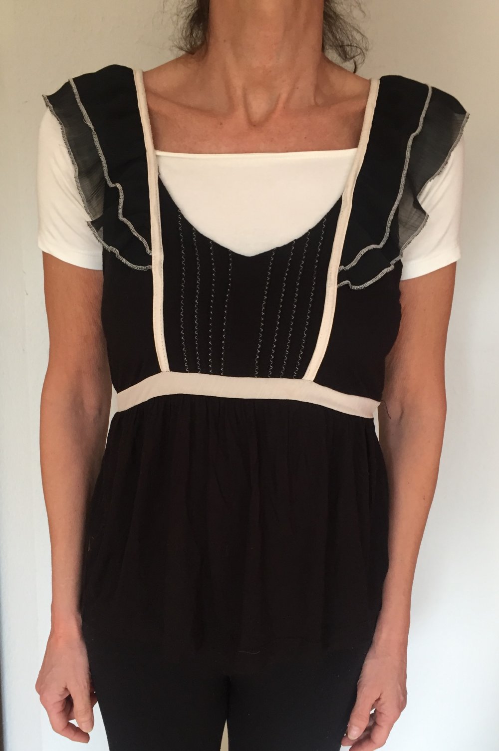 H&M T-Shirt Tunika Empire Stil Gr.S schwarz / creme mit Chiffon Volants
