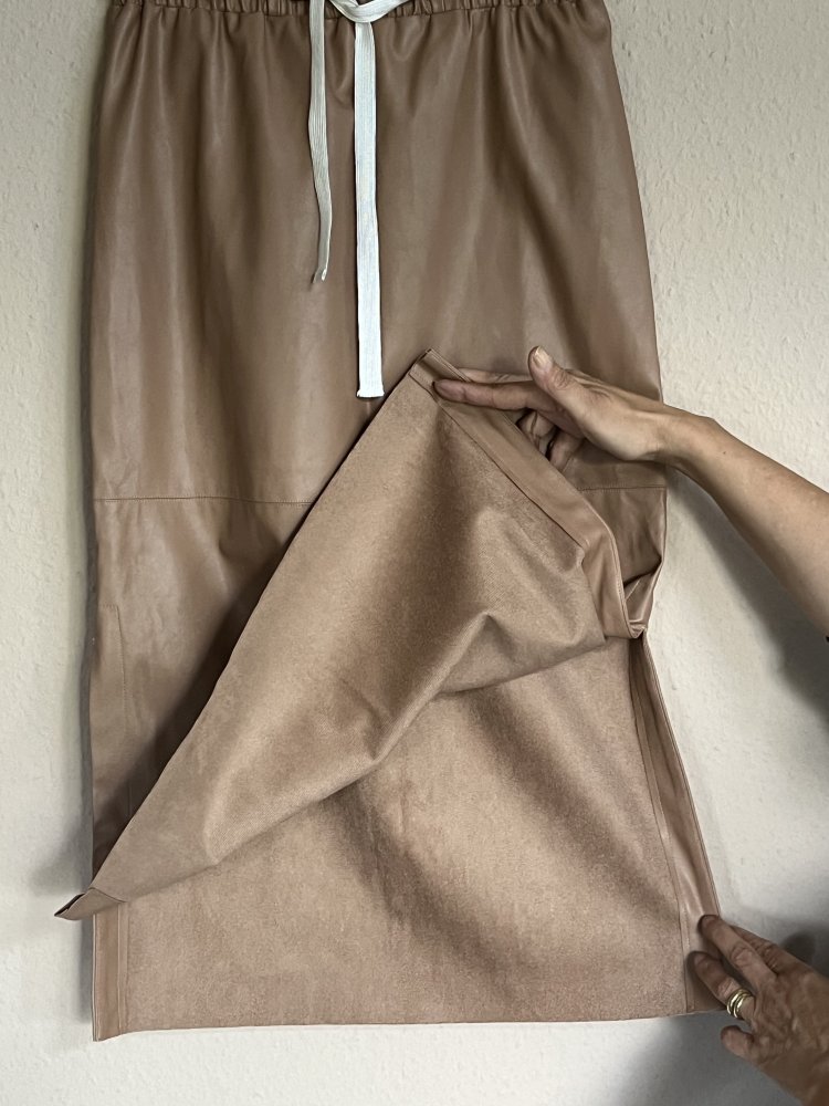 Designers, Remix Charlotte Eskildsen Kunstleder Midirock Gr.34, Model Marie Midi Skirt aus recycelten Polyester