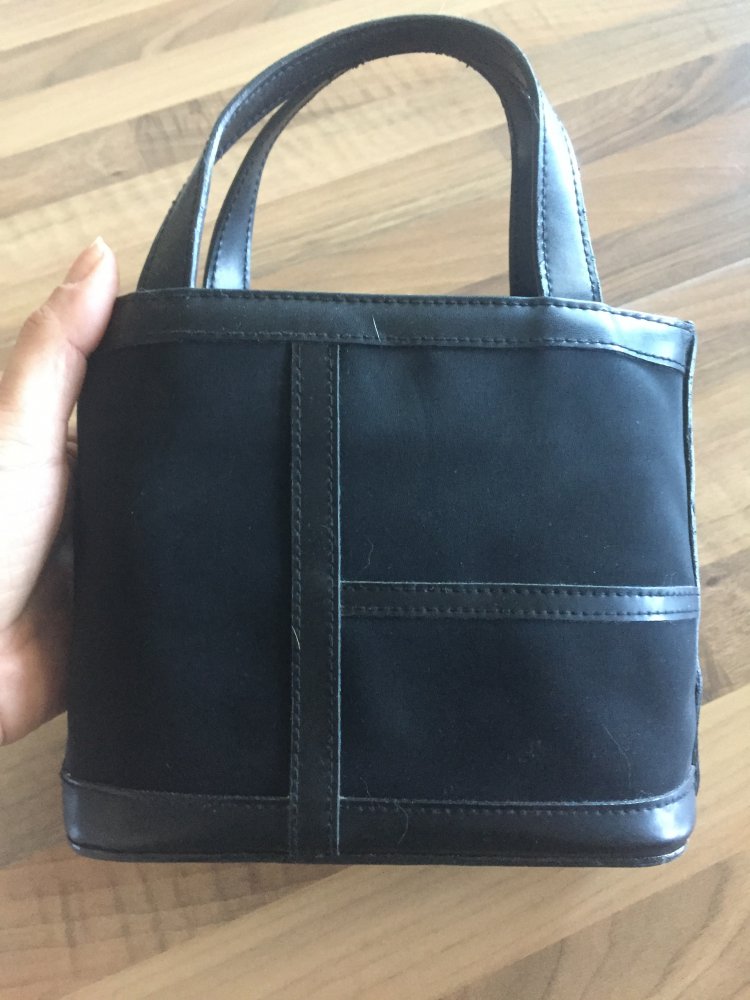 Liz Claiborne Kosmetiktasche / Mini Handtasche / Kulturbeutel