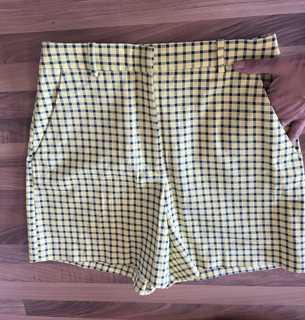 Zara Bermuda Shorts Gr.M gelb blau kariert