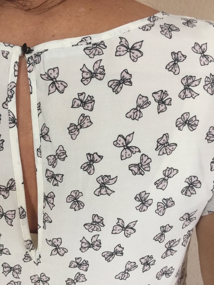 Motivi Volants Bluse Gr.34 mit Rücken Cut Out weiß Schleifen Print
