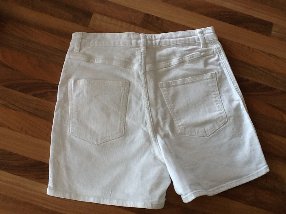 H&M Super High Waist Jeans Short, weiß Gr.36 Concious Collection