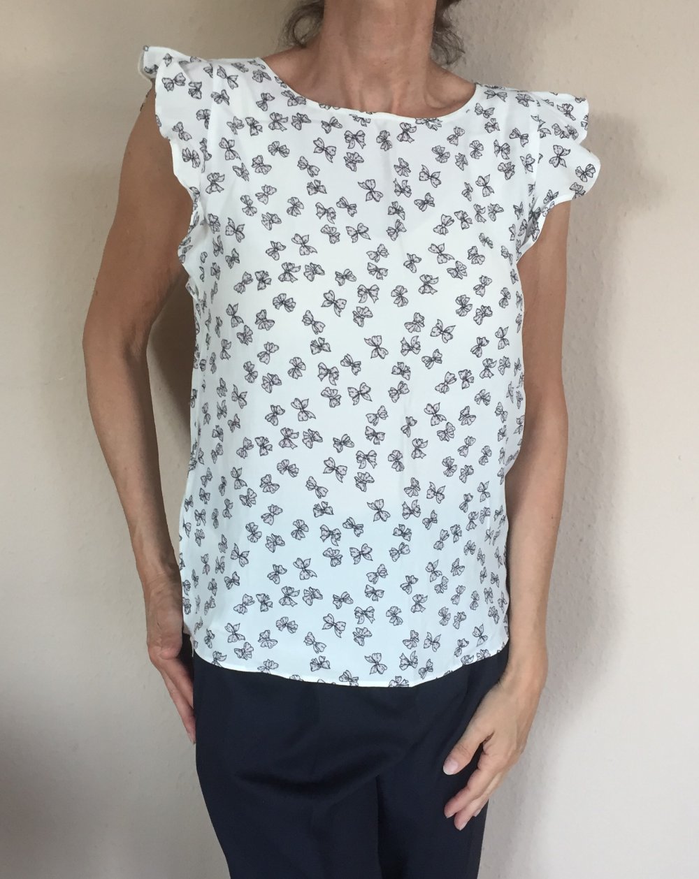 Motivi Volants Bluse Gr.34 mit Rücken Cut Out weiß Schleifen Print