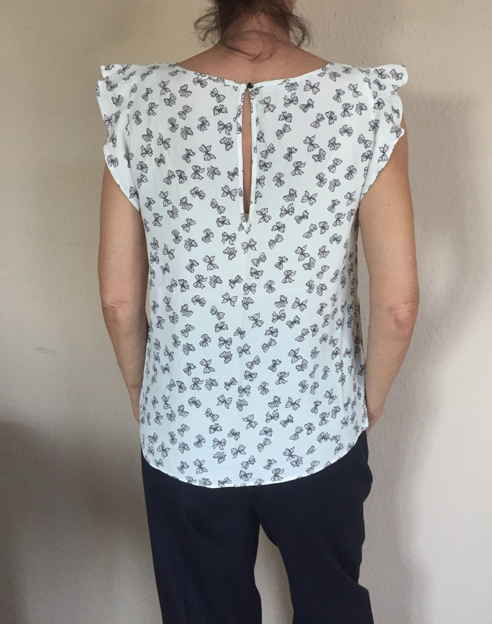 Motivi Volants Bluse Gr.34 mit Rücken Cut Out weiß Schleifen Print