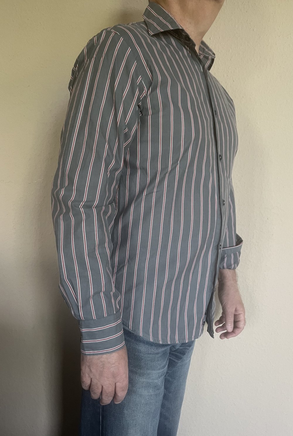 J.J. Men Hemd Gr.M grau/rot gestreift Triple Button