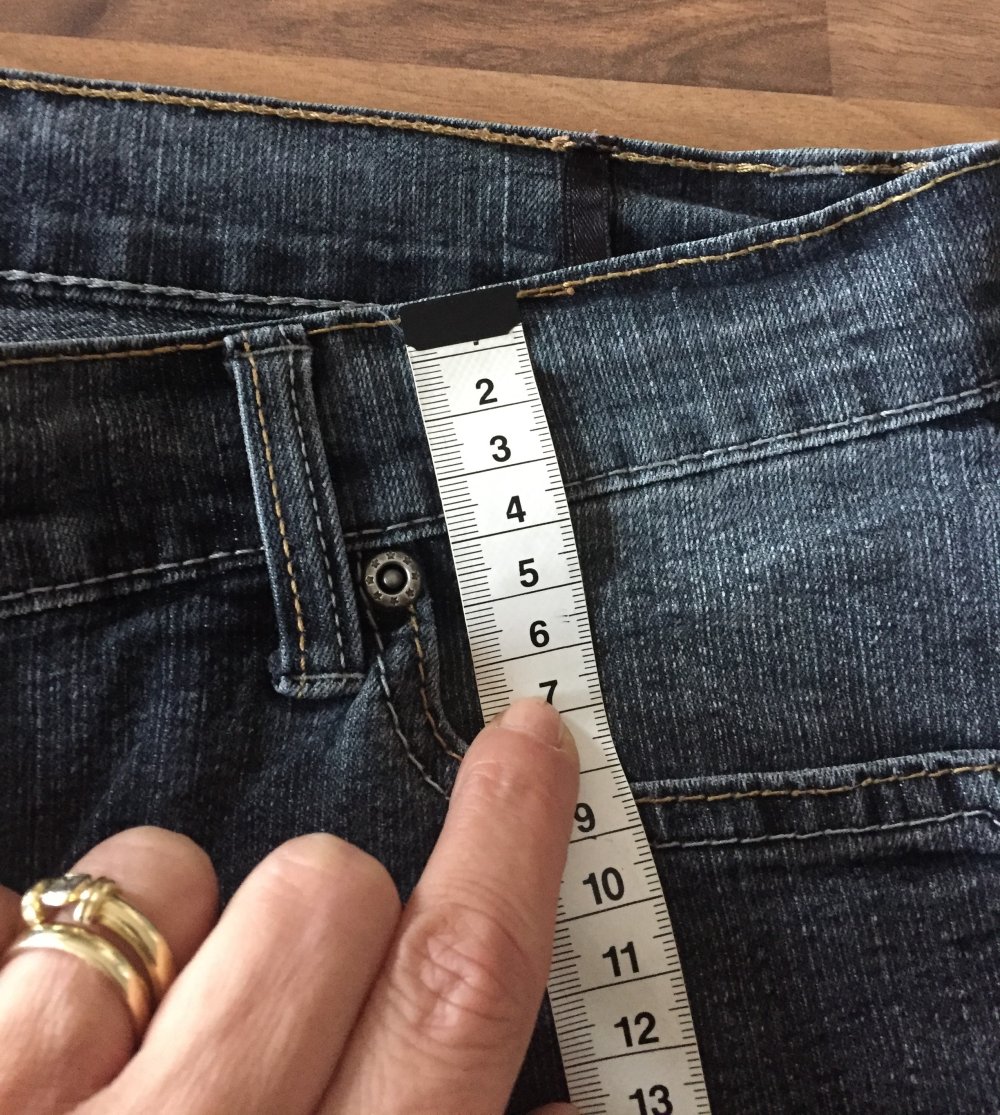 Designers Jeans Gr.38 hell schwarz mit braunen Schmetterlingen auf der Po Tasche