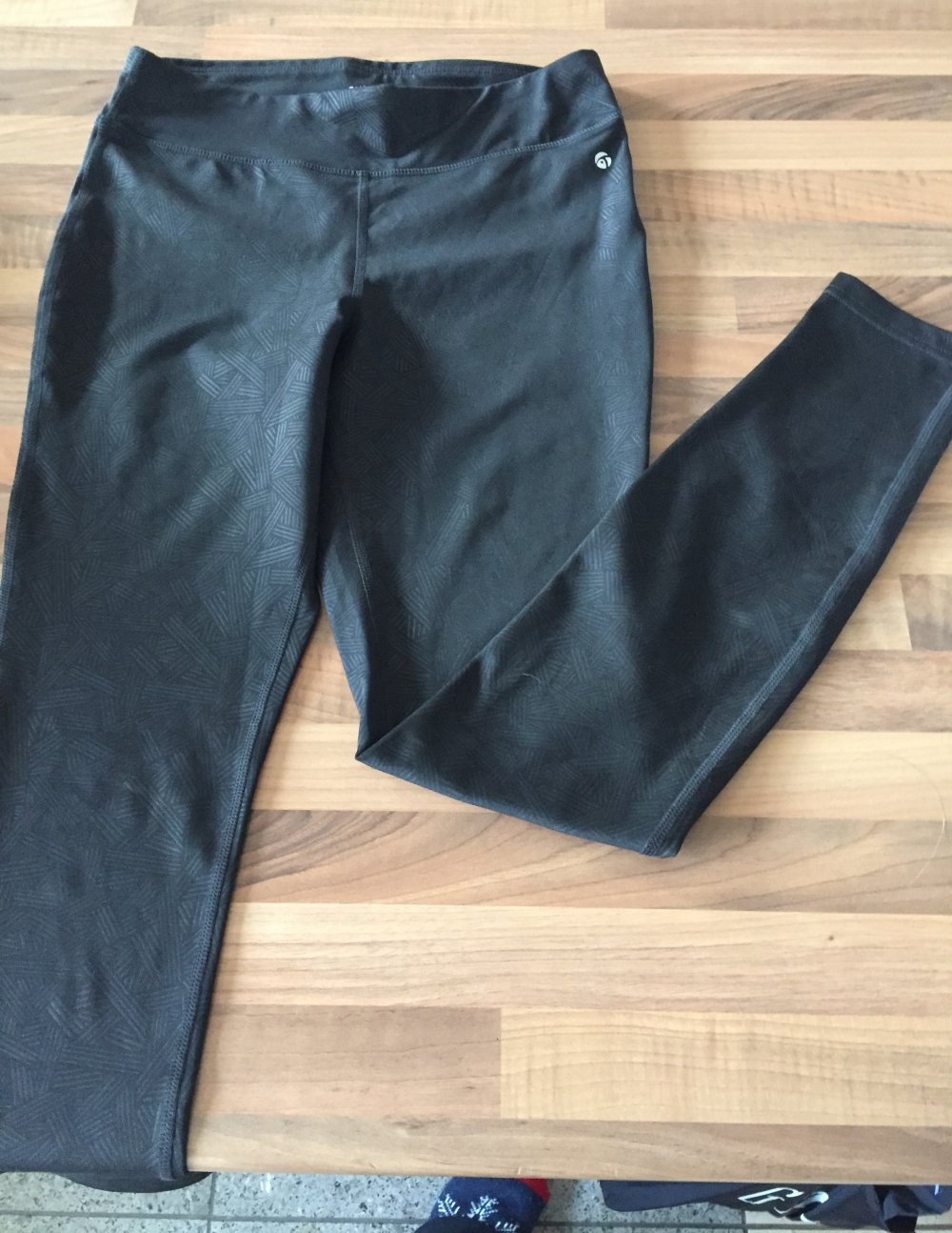 TCM Active Essential Sporthose Gr.S schwarz mit dezentem Muster