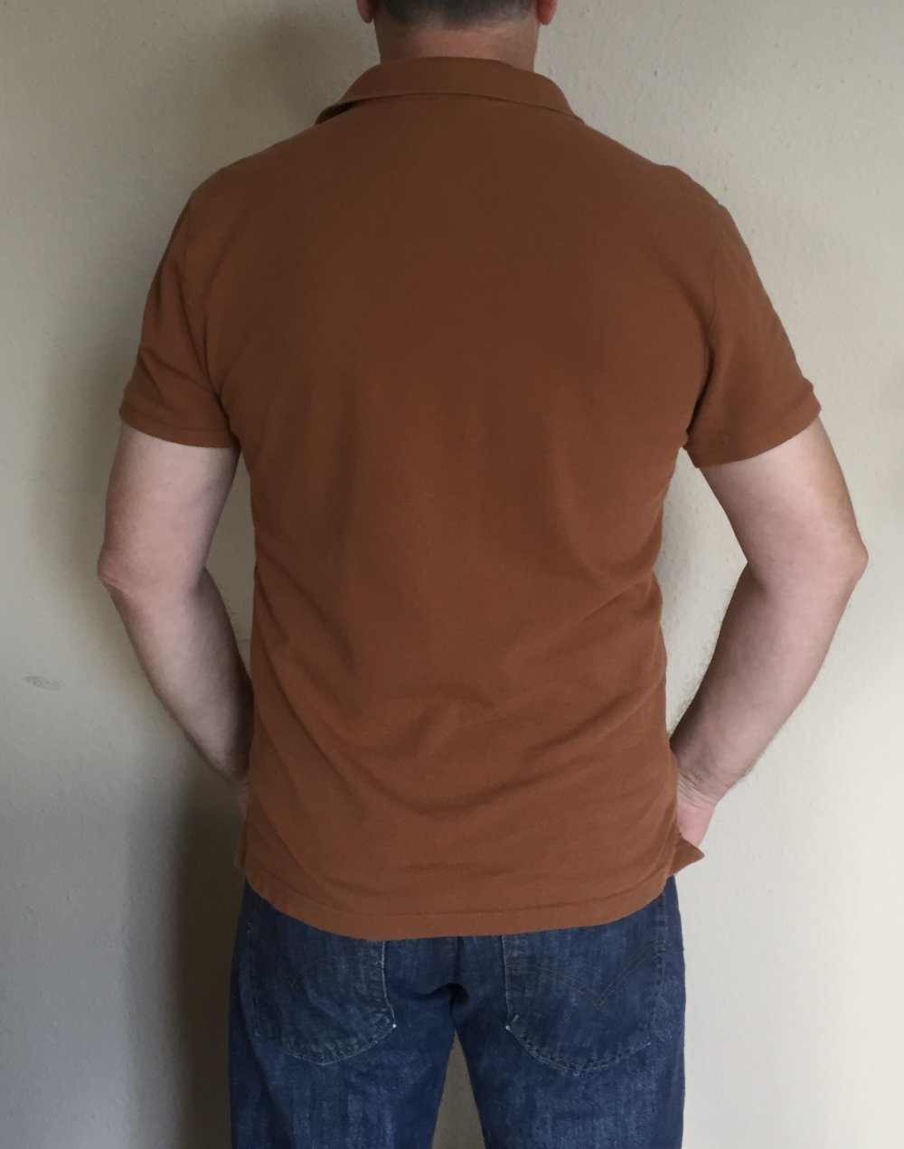Koton Unisex Polohemd Gr.M rostbraun mit 34er Aufnäher