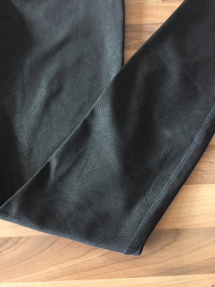 TCM Active Essential Sporthose Gr.S schwarz mit dezentem Muster