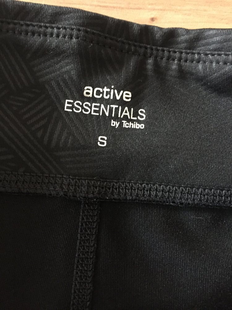 TCM Active Essential Sporthose Gr.S schwarz mit dezentem Muster
