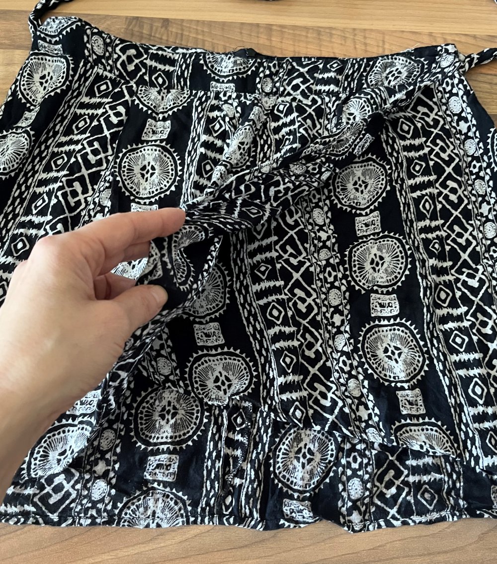 Amisu Ethno Wickelrock Gr.36 schwarz weiß