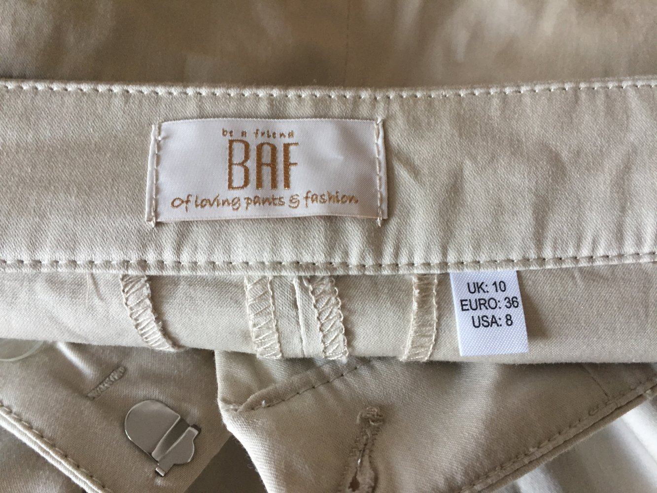 BAF Chinos Hose mit schmalem Bein und Galon Streifen Gr.36