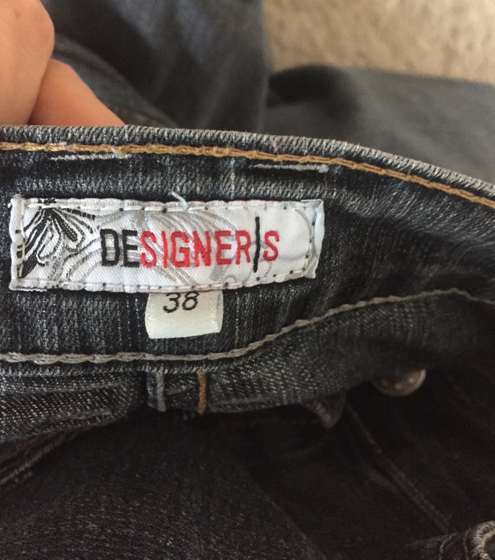 Designers Jeans Gr.38 hell schwarz mit braunen Schmetterlingen auf der Po Tasche