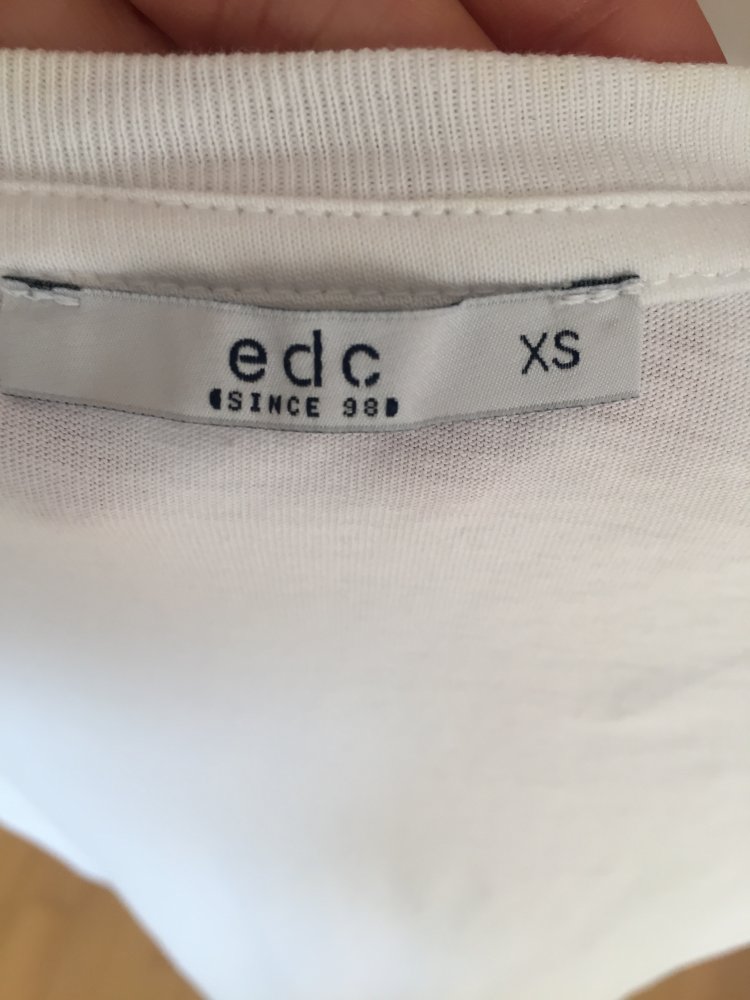 Edc Basic T-Shirt Weiß Gr.XS mit schönem Dekor + Late Aufschrift