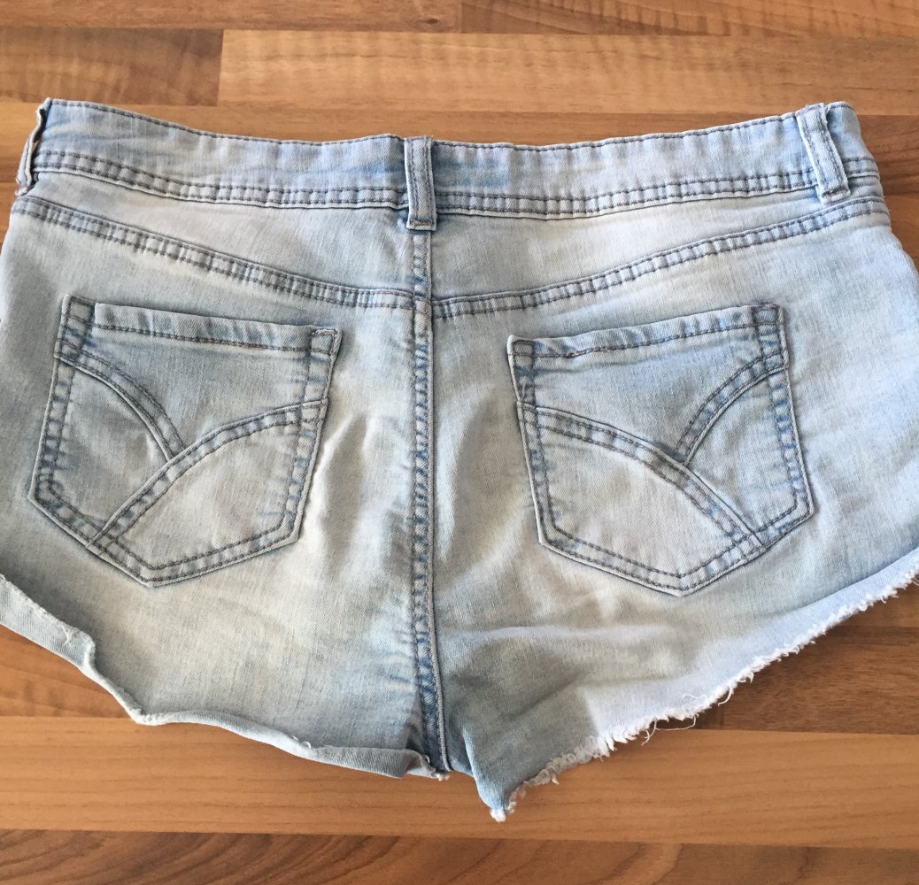 Jay Jays Jeans Short aus Australien Gr.38 hellblau gebleached