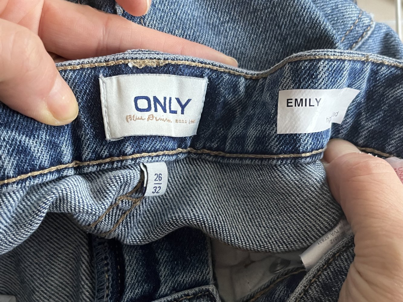 Only high waist Jeans Emily Gr. 26/32 S mit ausgefranstem Saum blau