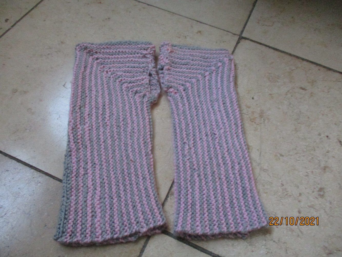Armstulpen, Pulswärmer, fingerlose Handschuhe mit Daumenloch,grau/pink, gestrickt