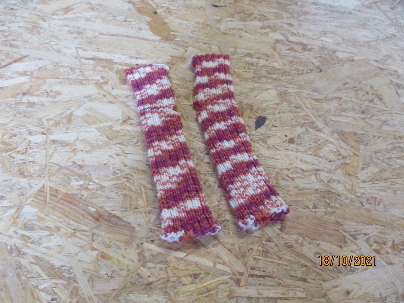 Armstulpen/Pulswärmer mit Daumenloch, rot/weiß/orange ?? HANDARBEIT ?? NEU - unb