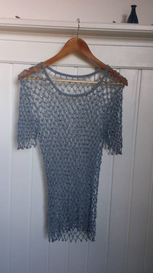 Zweiteilig, elegantes Oberteil mit Perlen und T- Shirt