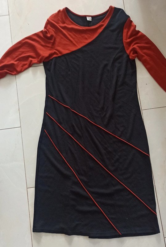 Kleid. Midikleid