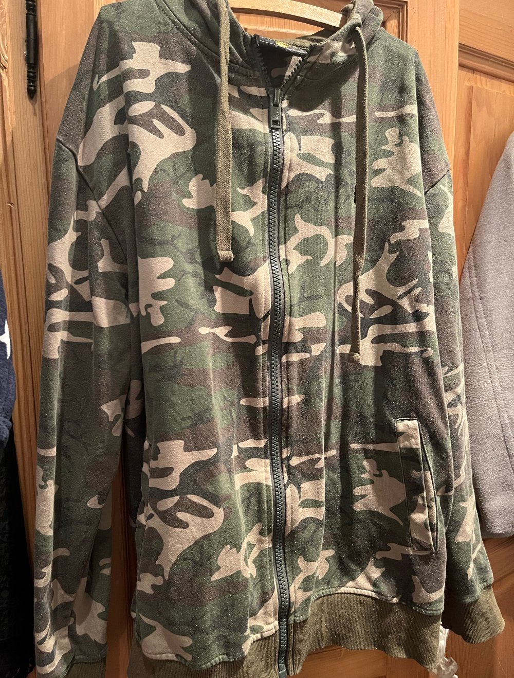 Fishbone Hoodie, Camouflage Jacke, Größe 2XL 48-50 neuwertig