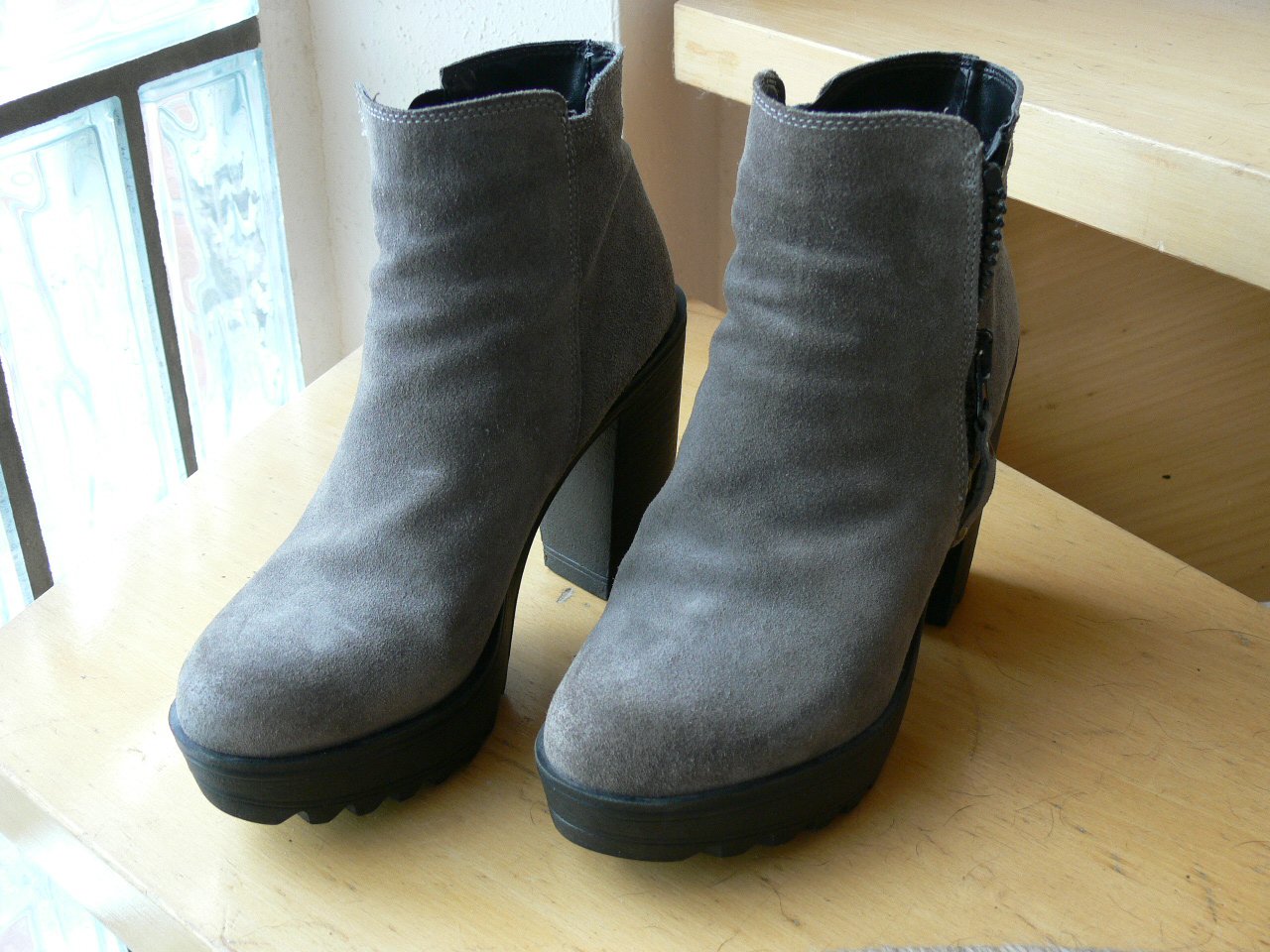 Echtleder Plateau Stiefelette Gr. 39 grau Top aktuell wie neu