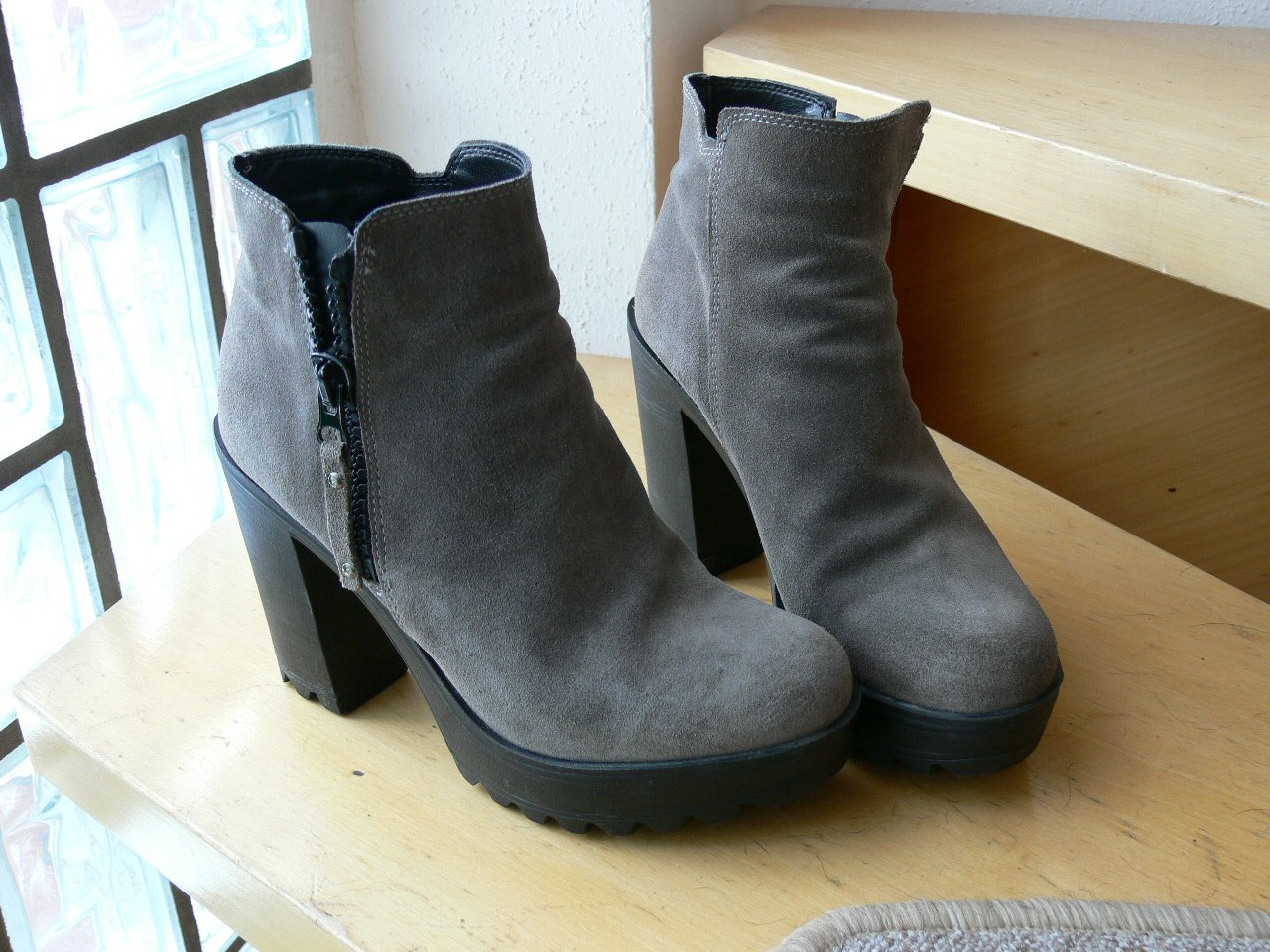 Echtleder Plateau Stiefelette Gr. 39 grau Top aktuell wie neu