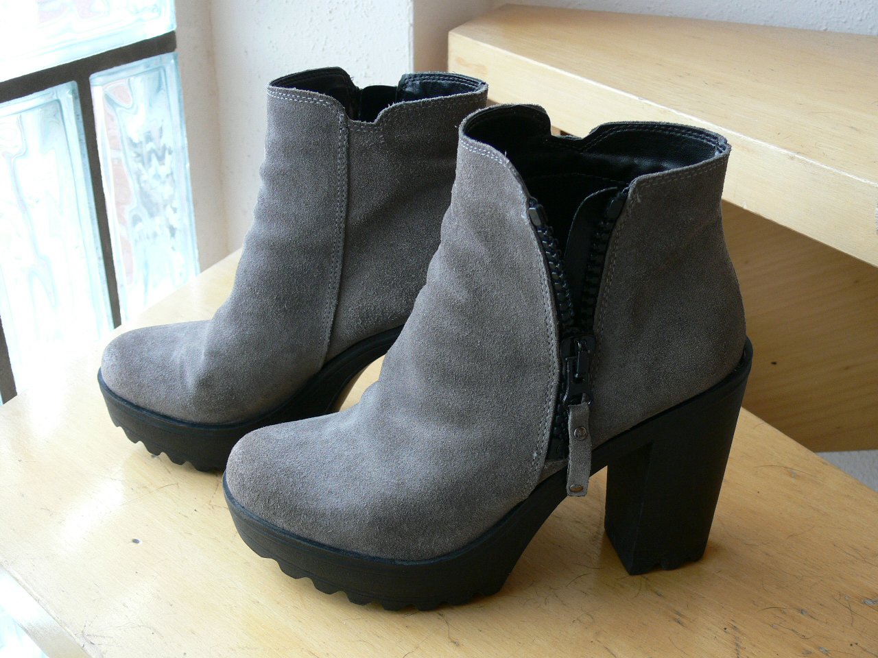 Echtleder Plateau Stiefelette Gr. 39 grau Top aktuell wie neu