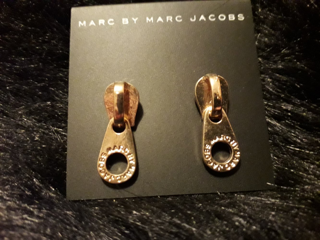 NEU! Exklusive Marc by Marc Jacobs Zipper Ohrstecker Stud Earrings Gold