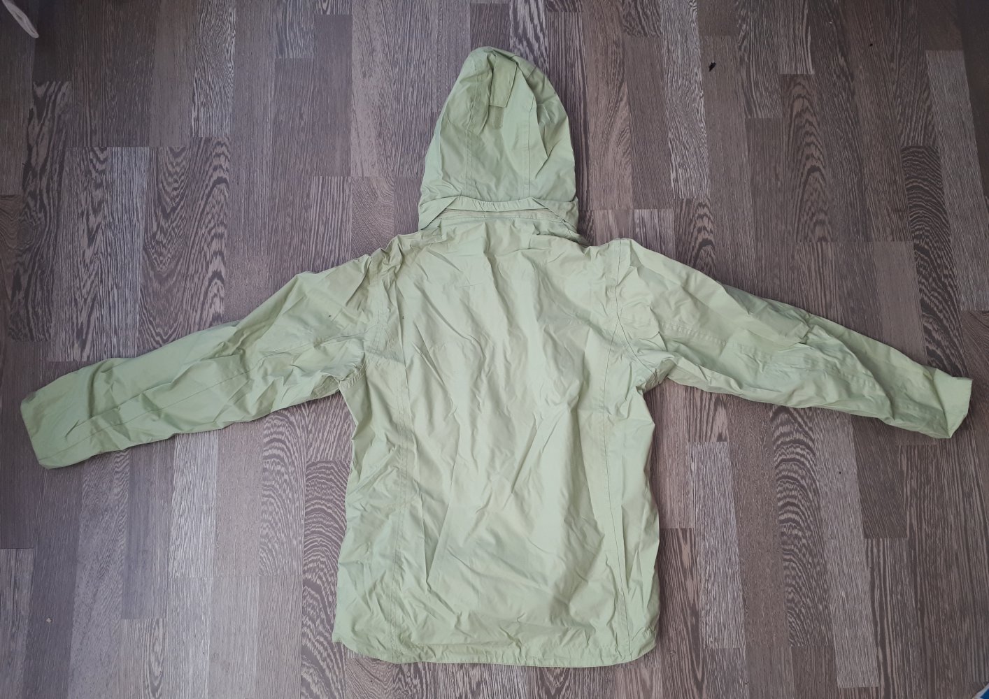 grüne Regenjacke