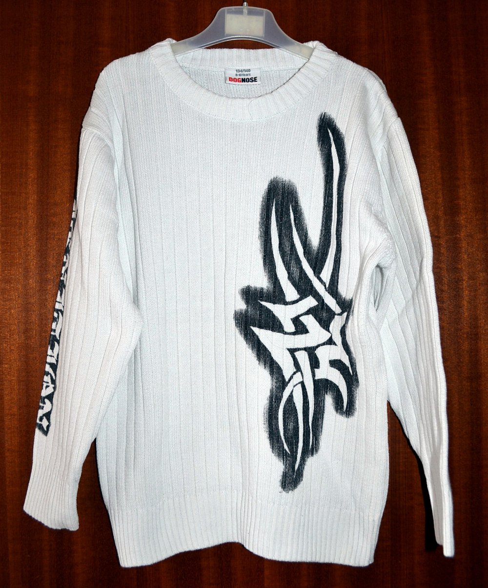 Cooler, weißer BW-Rippstrick-Pullover mit Printmotiv & Schriftzug der Marke „Dognose“ 