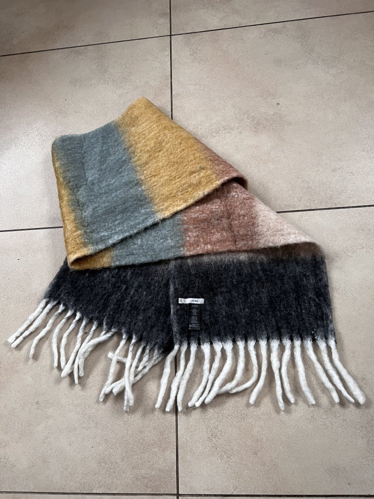 Ichi scarf