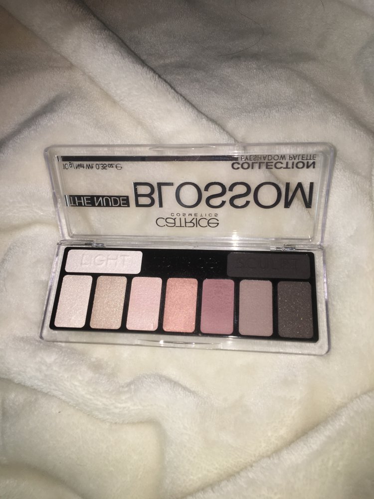 The nude blossom eyeshadow palette catrice cosmetics