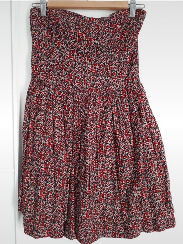 Schulterfreies Kleid von Superdry. NEU