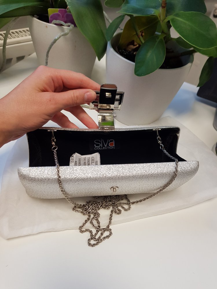 Wunderschöne silberne Clutch. Perfekt für Hochzeit