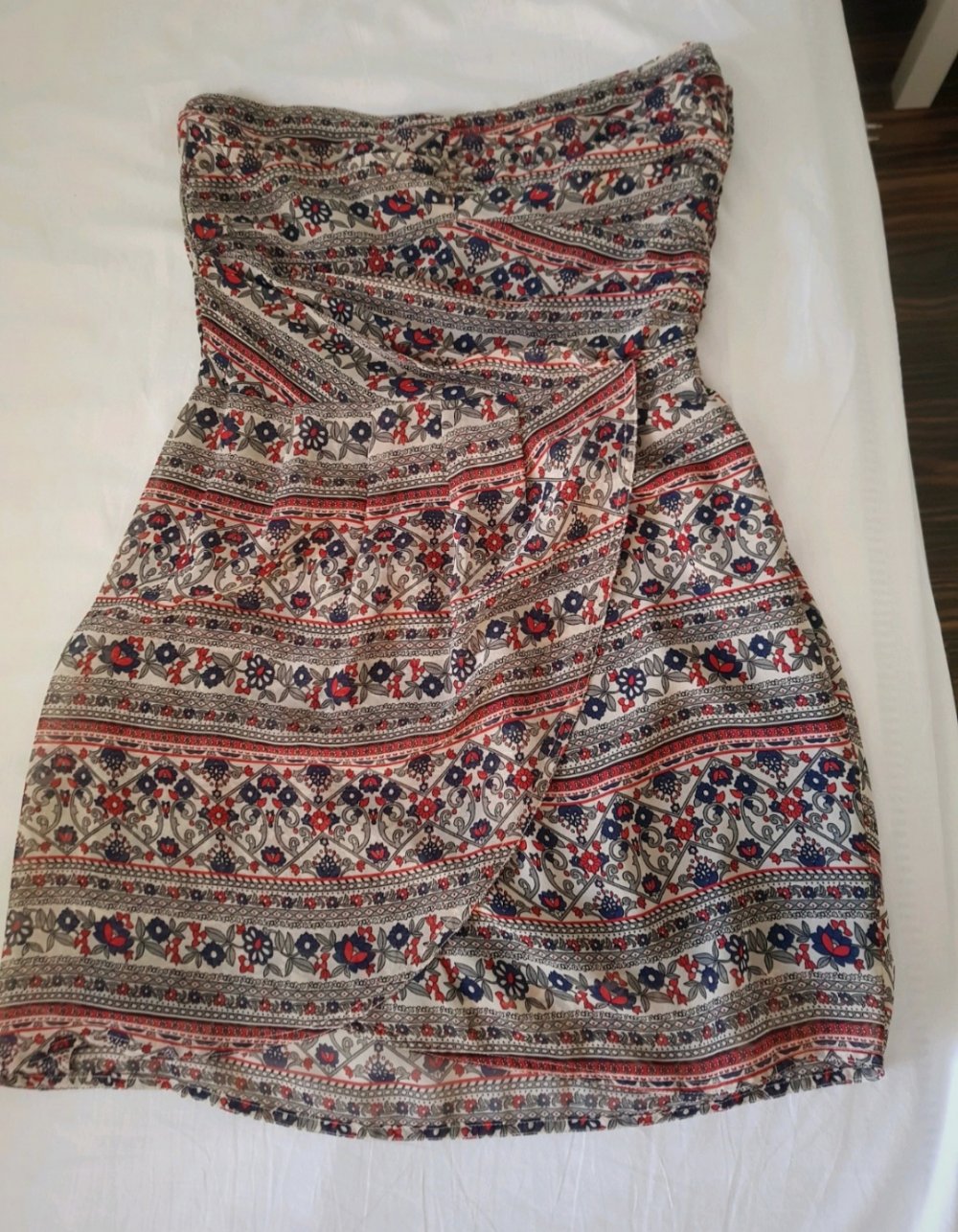 Florales Schulterfreies Kleid aus Chiffon, Ethnokleid.
