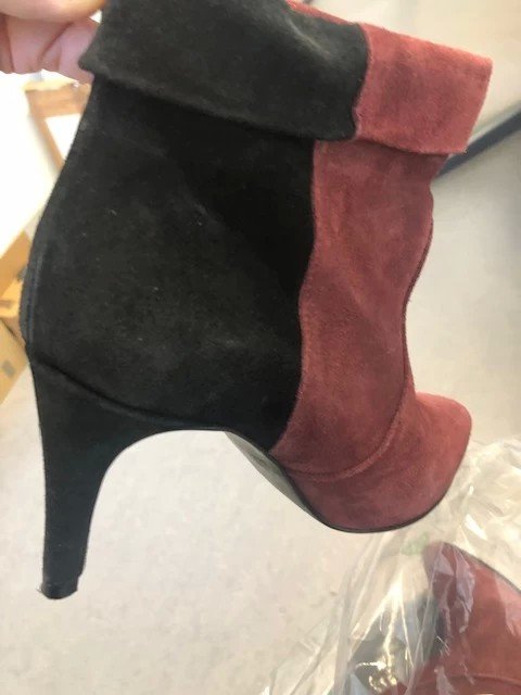 MIRANDA REVERS aus Wildleder Low Boots