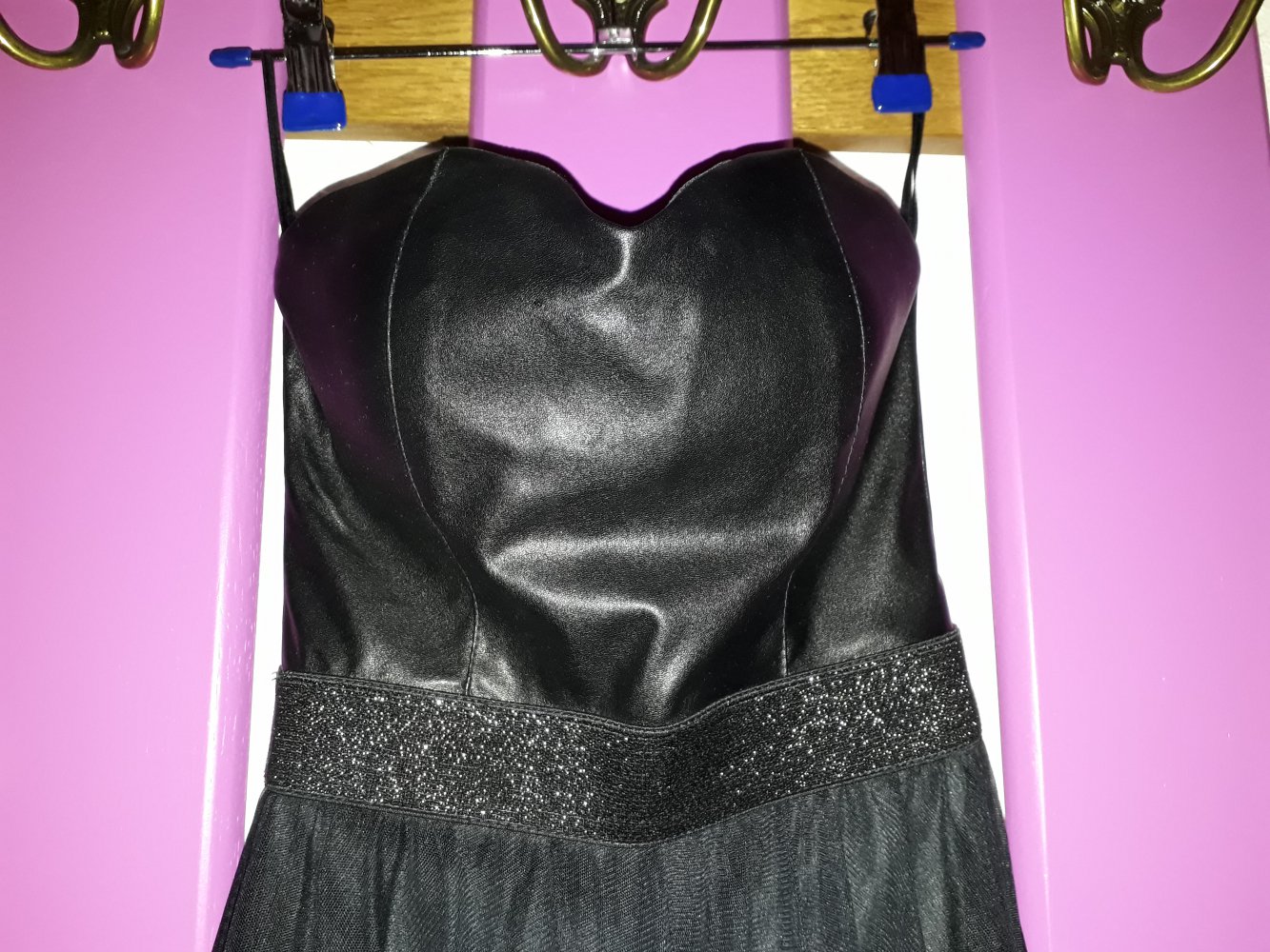 Trägerloses Kleid mit Tüllrock / Bandeaukleid