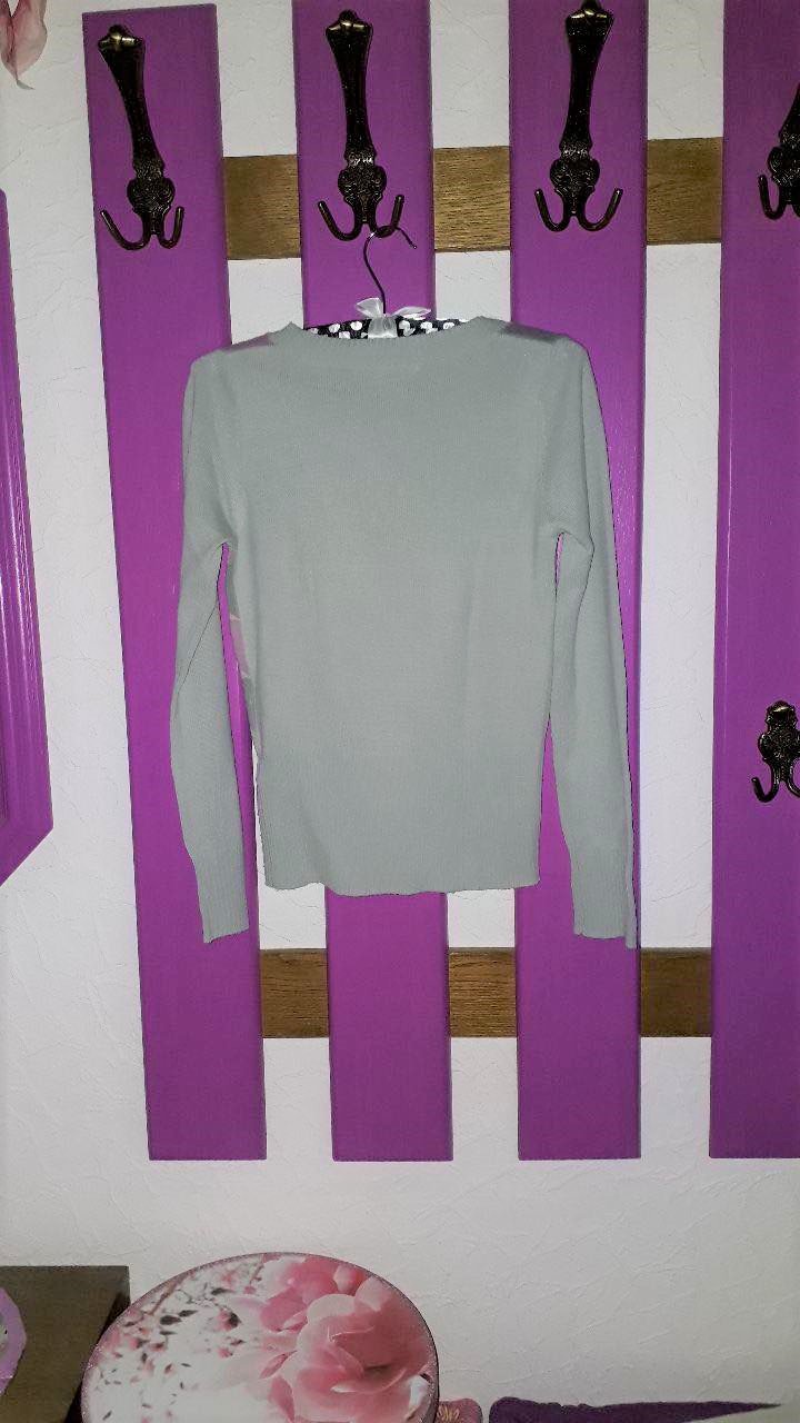 Leichter Pullover mit V-Ausschnitt