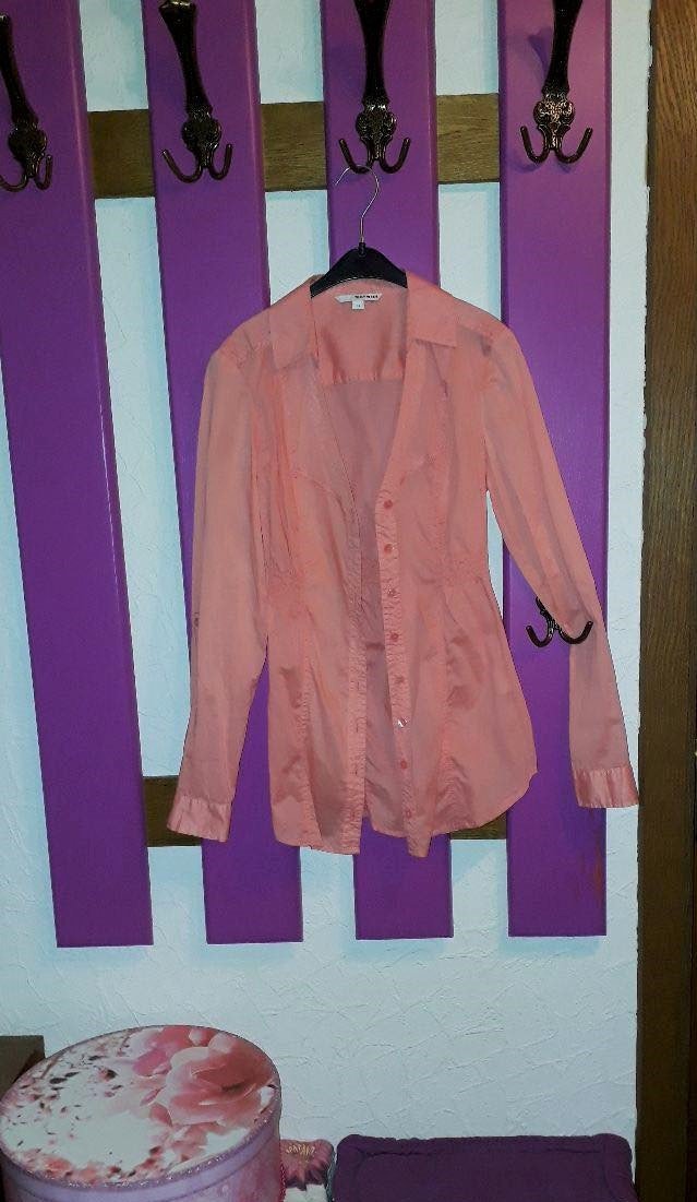 Sommerliche Longbluse in Korallton mit Raffungen