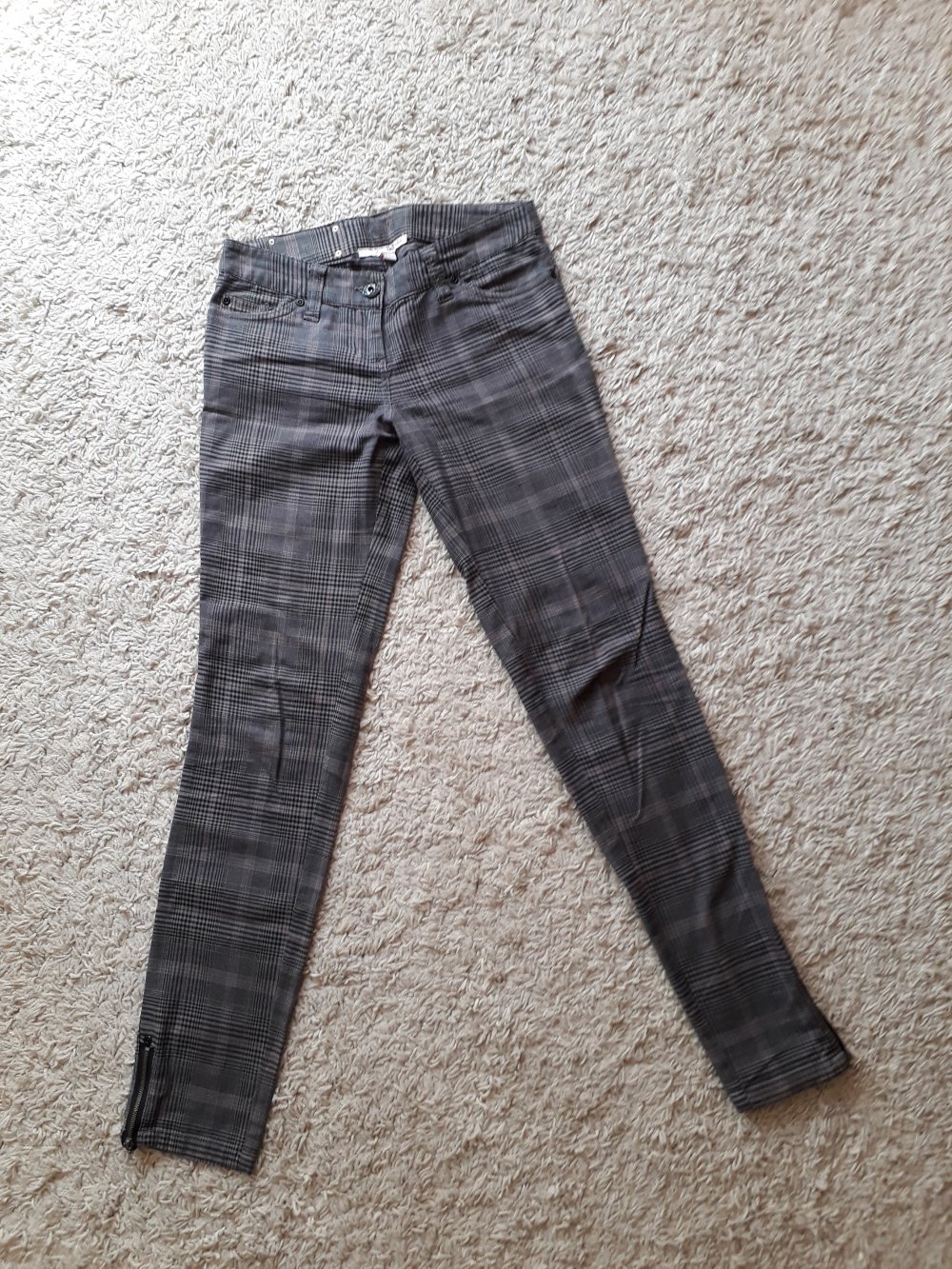 Grau karierte Stoffhose